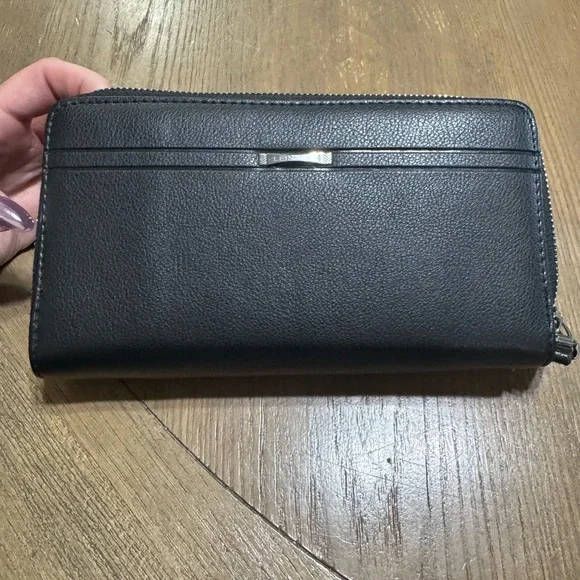 Men’s Black Zip-Around Wallet - Picture 6 of 10